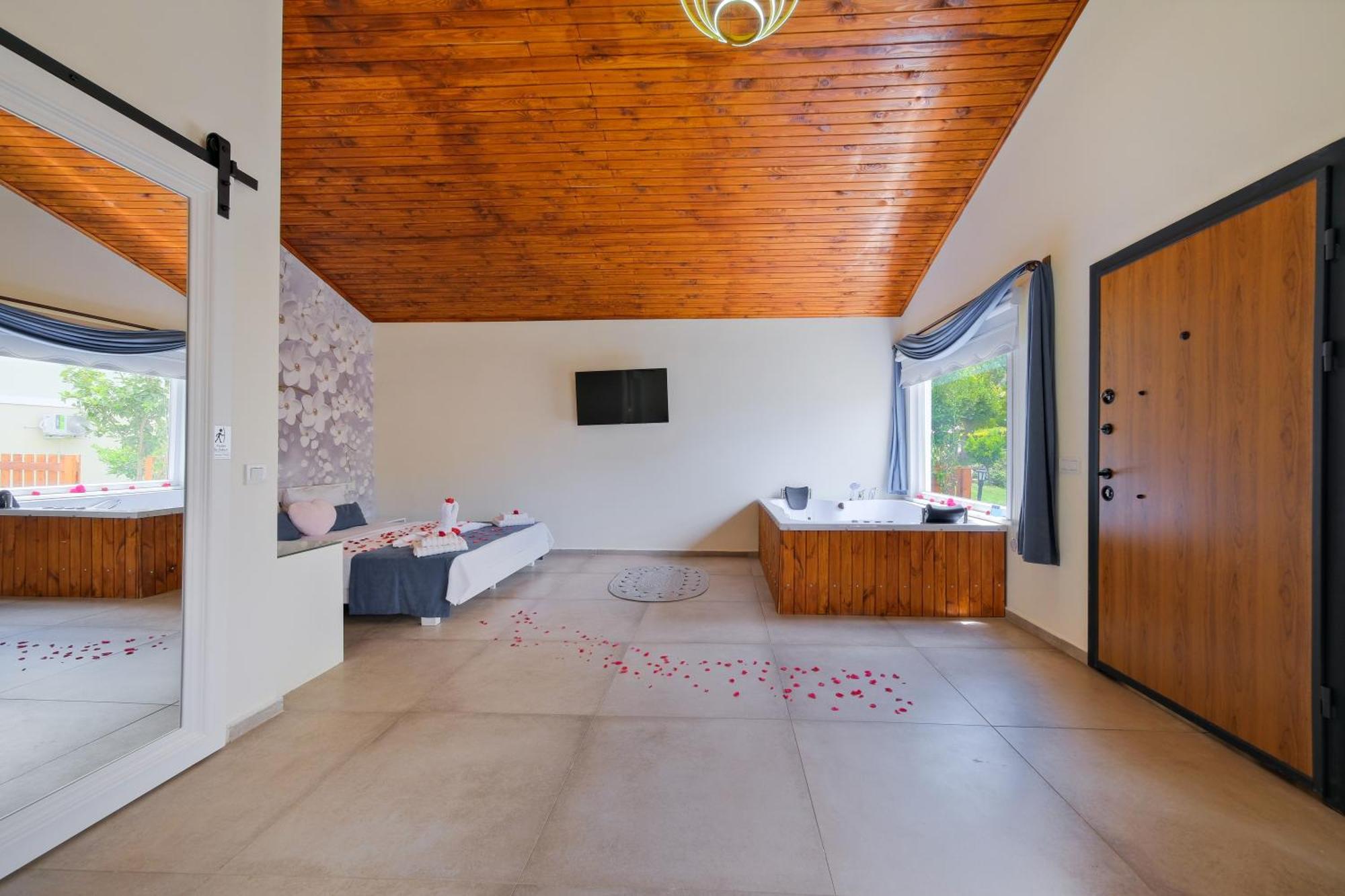 Larimar Suite Hotel Oludeniz Exterior photo